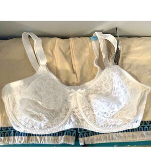 Bali White Stretch Lace Smoothing Underwire Bra - Size 40C - NWT